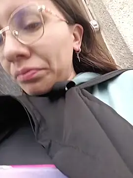 karlamorris  online show from January 16, 1:15 pm