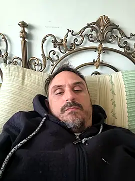 Snapshot of italovene chatting on October 27, 7:45 am italovene online show from October 27, 7:45 am