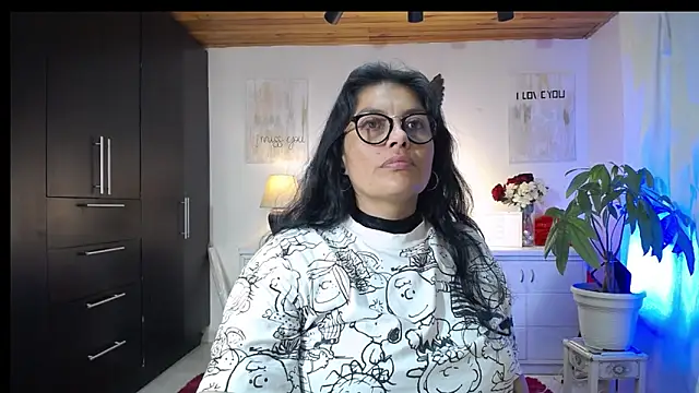 Lust Mom41 online show from September 20, 11:39 pm