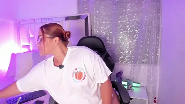 LeahxBarker online show from April 2, 10:40 pm