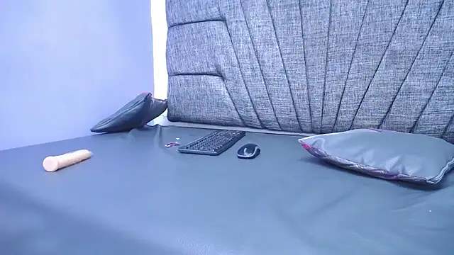 Briannacastello online show from December 14, 4:23 am