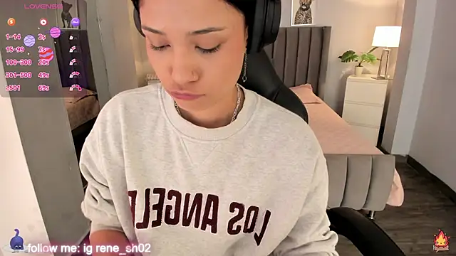 Snapshot of renee_shelby_ chatting on December 15, 8:04 pm renee shelby online show from December 15, 8:04 pm