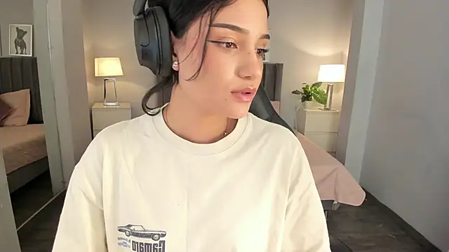 Snapshot of renee_shelby_ chatting on March 20, 8:19 pm renee shelby online show from March 20, 8:19 pm