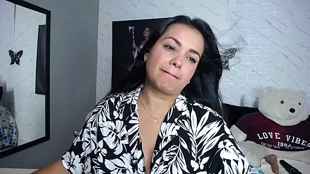 Snapshot of Saritatellez chatting on November 26, 8:10 pm Saritatellez online show from November 26, 8:10 pm