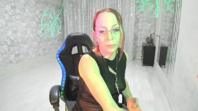 Snapshot of JessicaFamee chatting on October 27, 10:36 pm JessicaFamee online show from October 27, 10:36 pm