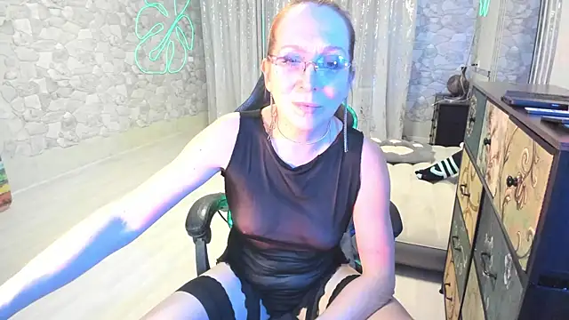 Snapshot of JessicaFamee chatting on November 18, 9:41 pm JessicaFamee online show from November 18, 9:41 pm