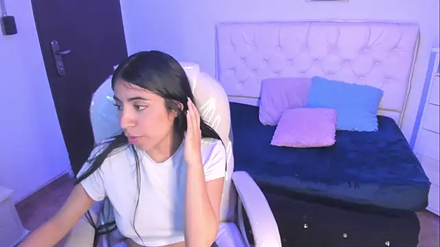 lunitaa18 online show from December 22, 8:50 pm