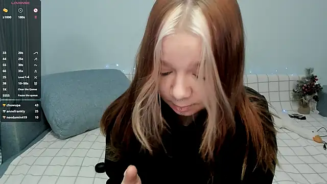 Snapshot of crystal_lilith chatting on December 4, 10:41 pm crystal lilith online show from December 4, 10:41 pm