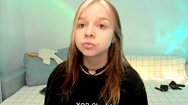 Snapshot of crystal_lilith chatting on December 7, 6:21 am crystal lilith online show from December 7, 6:21 am