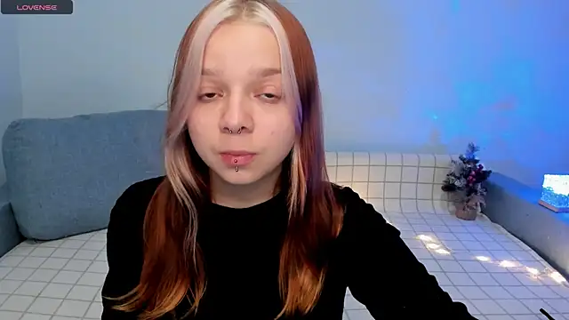 Snapshot of crystal_lilith chatting on December 9, 9:05 pm crystal lilith online show from December 9, 9:05 pm