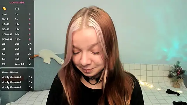 Snapshot of crystal_lilith chatting on December 10, 1:22 pm crystal lilith online show from December 10, 1:22 pm