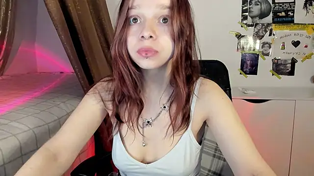 Snapshot of crystal_lilith chatting on February 3, 5:46 pm crystal lilith online show from February 3, 5:46 pm