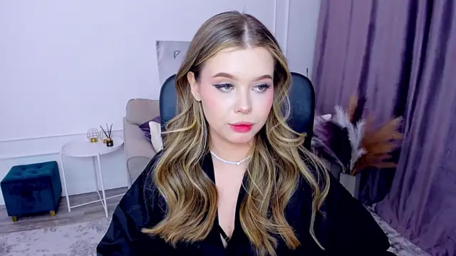 Snapshot of FollowLovee chatting on February 21, 10:37 pm FollowLovee online show from February 21, 10:37 pm