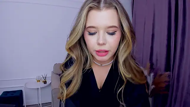 Snapshot of FollowLovee chatting on February 22, 1:44 am FollowLovee online show from February 22, 1:44 am