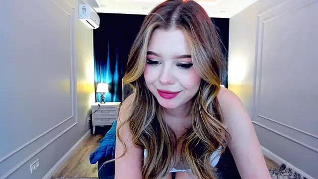 Snapshot of FollowLovee chatting on February 22, 9:48 pm FollowLovee online show from February 22, 9:48 pm