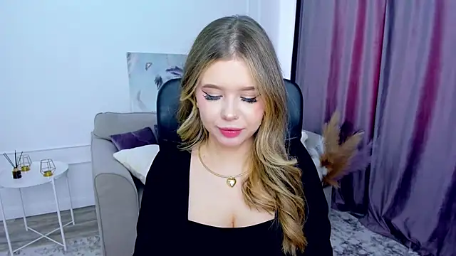 Snapshot of FollowLovee chatting on March 1, 11:50 am FollowLovee online show from March 1, 11:50 am