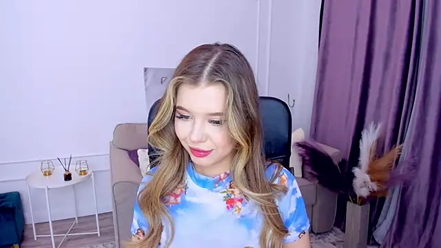 Snapshot of FollowLovee chatting on March 4, 10:38 pm FollowLovee online show from March 4, 10:38 pm