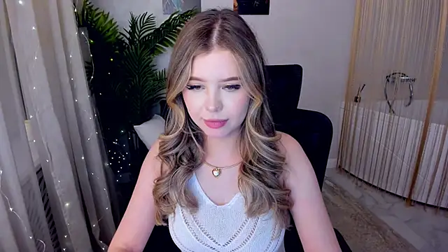 Snapshot of FollowLovee chatting on March 8, 2:01 am FollowLovee online show from March 8, 2:01 am