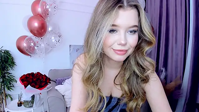 Snapshot of FollowLovee chatting on March 22, 2:47 pm FollowLovee online show from March 22, 2:47 pm