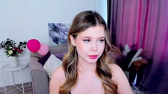 Snapshot of FollowLovee chatting on September 19, 11:44 am FollowLovee online show from September 19, 11:44 am