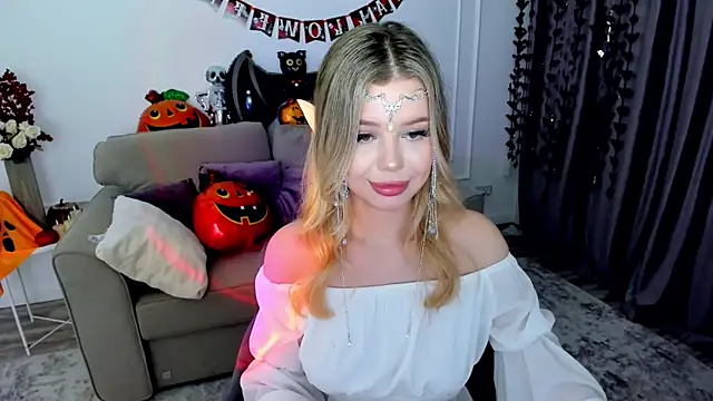 Snapshot of FollowLovee chatting on October 31, 5:47 pm FollowLovee online show from October 31, 5:47 pm