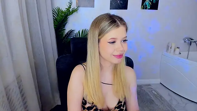 Snapshot of FollowLovee chatting on November 15, 7:54 pm FollowLovee online show from November 15, 7:54 pm