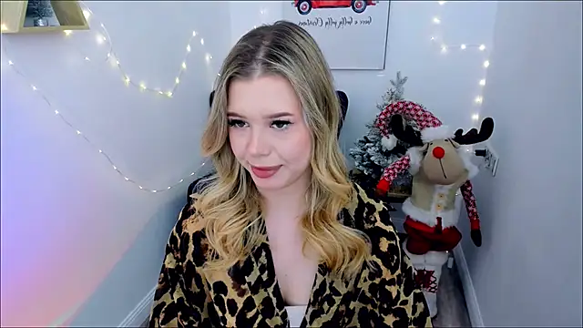 Snapshot of FollowLovee chatting on December 13, 7:53 pm FollowLovee online show from December 13, 7:53 pm