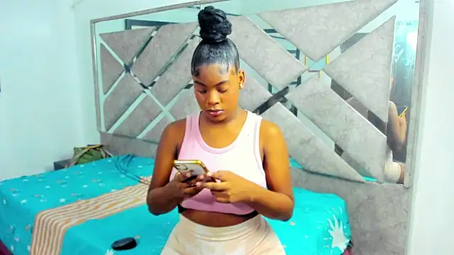 EvaxEmma online show from November 1, 1:02 pm