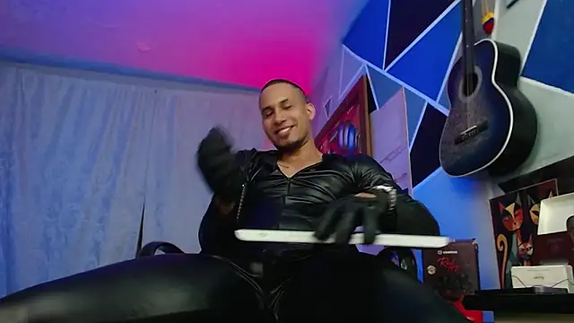 MagnusFrost online show from April 11, 7:45 am