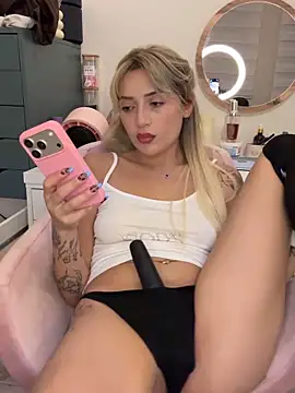 Snapshot of yaprakmericc chatting on October 31, 7:48 pm yaprakmericc online show from October 31, 7:48 pm