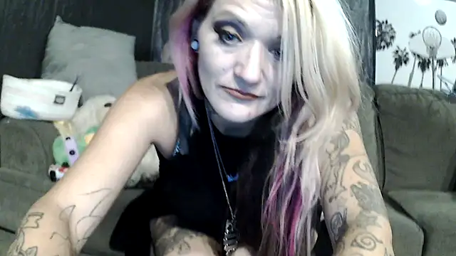 Snapshot of Candalicious chatting on November 27, 8:55 pm Candalicious online show from November 27, 8:55 pm