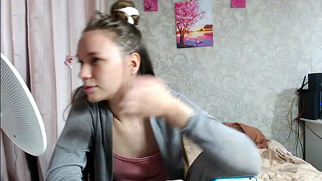 Snapshot of leila_bambi_ chatting on October 23, 4:06 pm leila bambi online show from October 23, 4:06 pm