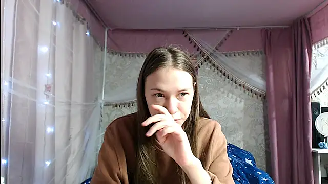 Snapshot of leila_bambi_ chatting on November 11, 8:36 am leila bambi online show from November 11, 8:36 am