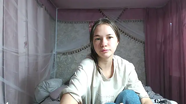 Snapshot of leila_bambi_ chatting on November 22, 12:15 pm leila bambi online show from November 22, 12:15 pm