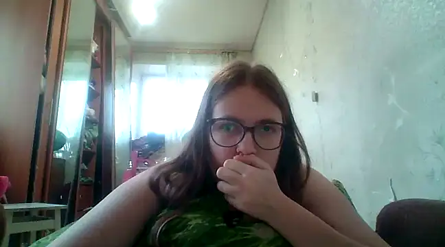 Snapshot of DesireMelissa chatting on February 6, 8:07 am DesireMelissa online show from February 6, 8:07 am