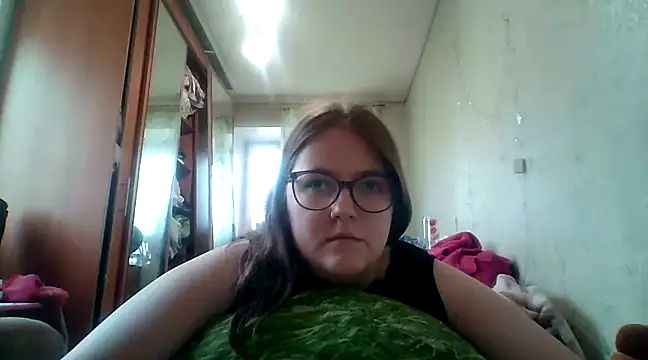 Snapshot of DesireMelissa chatting on February 9, 9:37 am DesireMelissa online show from February 9, 9:37 am