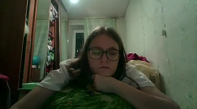 Snapshot of DesireMelissa chatting on February 10, 3:53 pm DesireMelissa online show from February 10, 3:53 pm