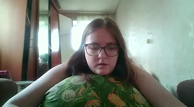 Snapshot of DesireMelissa chatting on February 16, 8:10 am DesireMelissa online show from February 16, 8:10 am