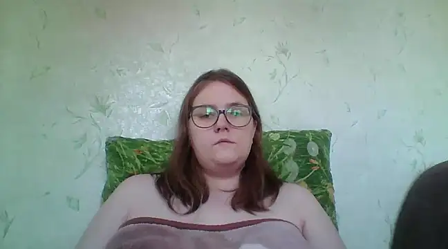 Snapshot of DesireMelissa chatting on February 17, 8:41 am DesireMelissa online show from February 17, 8:41 am