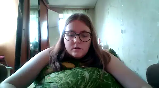 Snapshot of DesireMelissa chatting on February 17, 11:44 am DesireMelissa online show from February 17, 11:44 am