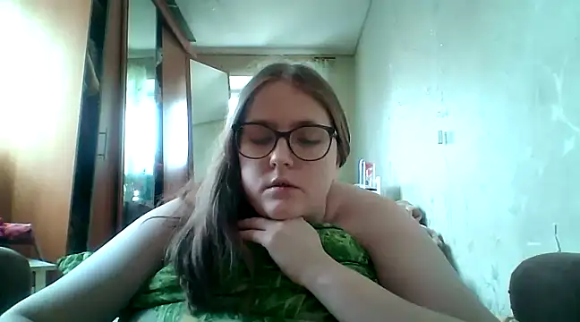 Snapshot of DesireMelissa chatting on February 18, 9:54 am DesireMelissa online show from February 18, 9:54 am