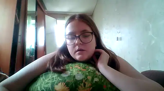 Snapshot of DesireMelissa chatting on February 19, 11:17 am DesireMelissa online show from February 19, 11:17 am