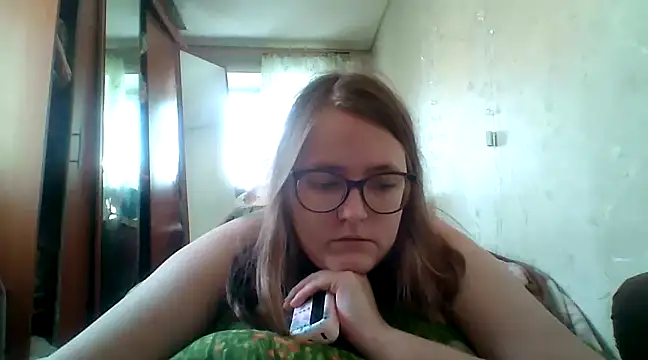 Snapshot of DesireMelissa chatting on February 20, 7:34 am DesireMelissa online show from February 20, 7:34 am