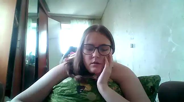 Snapshot of DesireMelissa chatting on February 20, 10:37 am DesireMelissa online show from February 20, 10:37 am