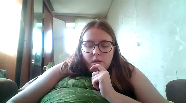 Snapshot of DesireMelissa chatting on February 21, 11:55 am DesireMelissa online show from February 21, 11:55 am