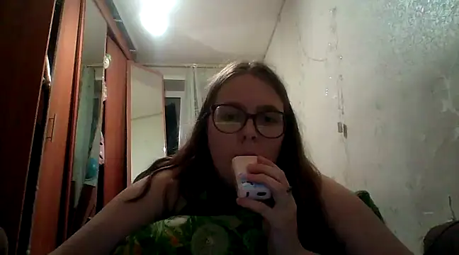 Snapshot of DesireMelissa chatting on February 23, 4:02 pm DesireMelissa online show from February 23, 4:02 pm