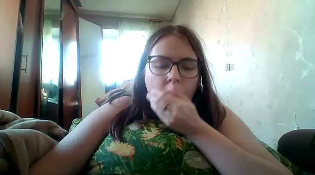 Snapshot of DesireMelissa chatting on February 24, 6:49 am DesireMelissa online show from February 24, 6:49 am