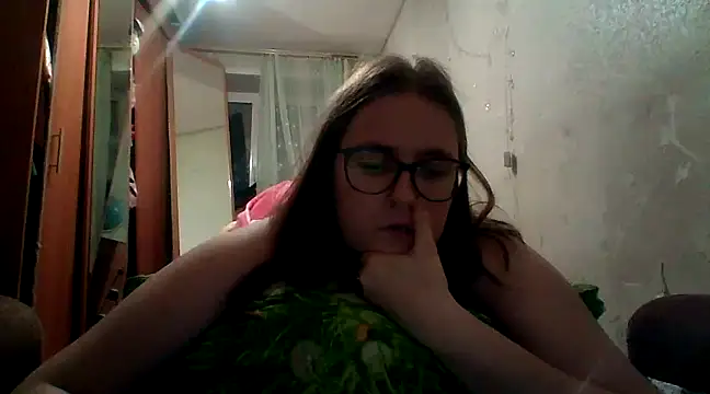 Snapshot of DesireMelissa chatting on February 27, 3:59 pm DesireMelissa online show from February 27, 3:59 pm