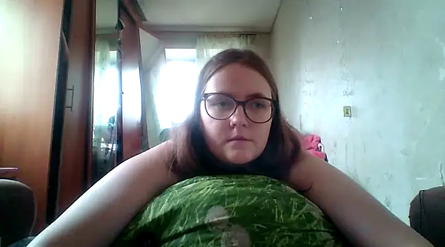 Snapshot of DesireMelissa chatting on March 4, 5:42 am DesireMelissa online show from March 4, 5:42 am