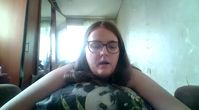 Snapshot of DesireMelissa chatting on March 17, 7:02 am DesireMelissa online show from March 17, 7:02 am